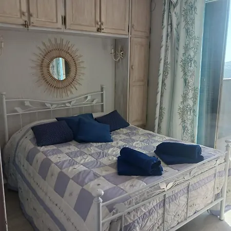 Les Emeraudes Apartment