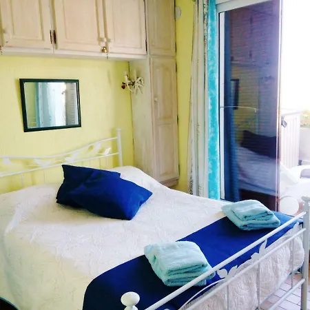 Les Emeraudes Apartment